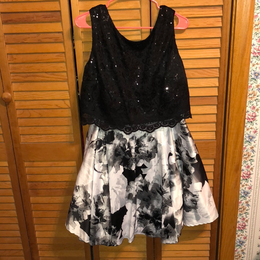 Black and White Floral Two-Piece Prom Dress